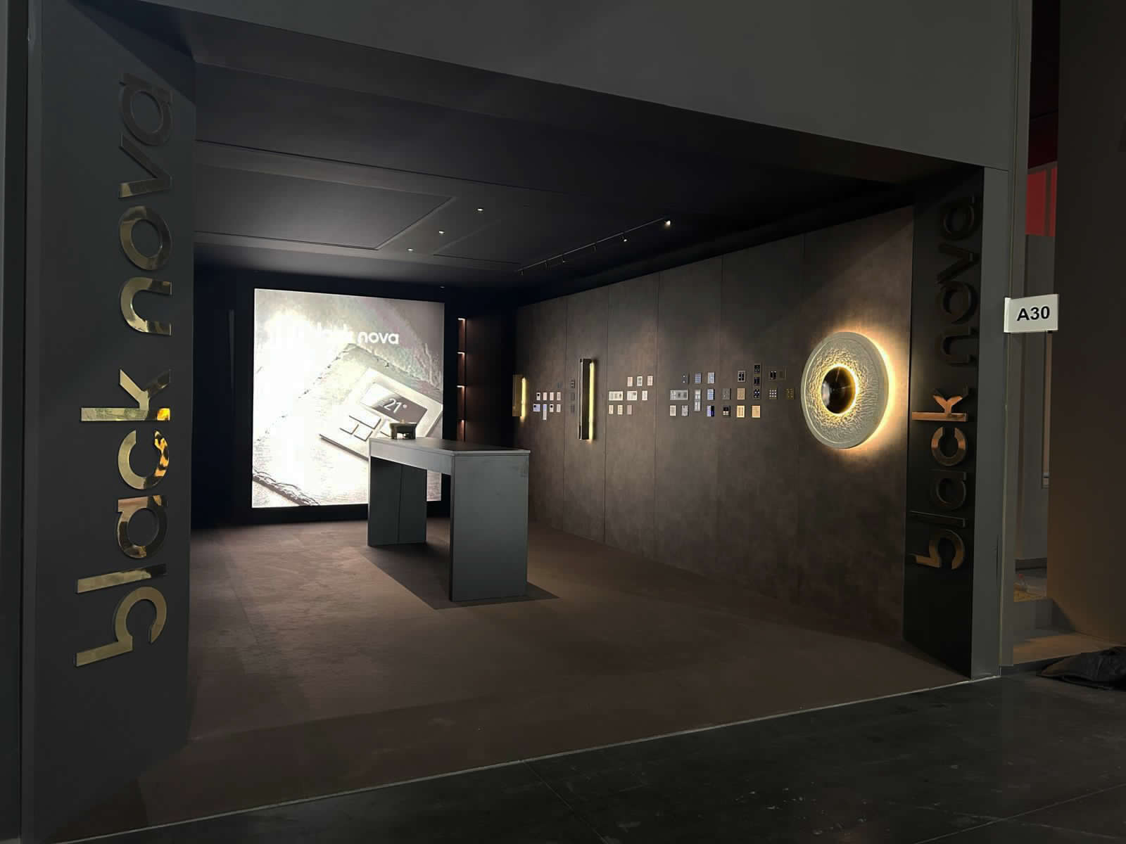 Stand Black Nova — Euroluce 2025 — allestimento fieristico PSG