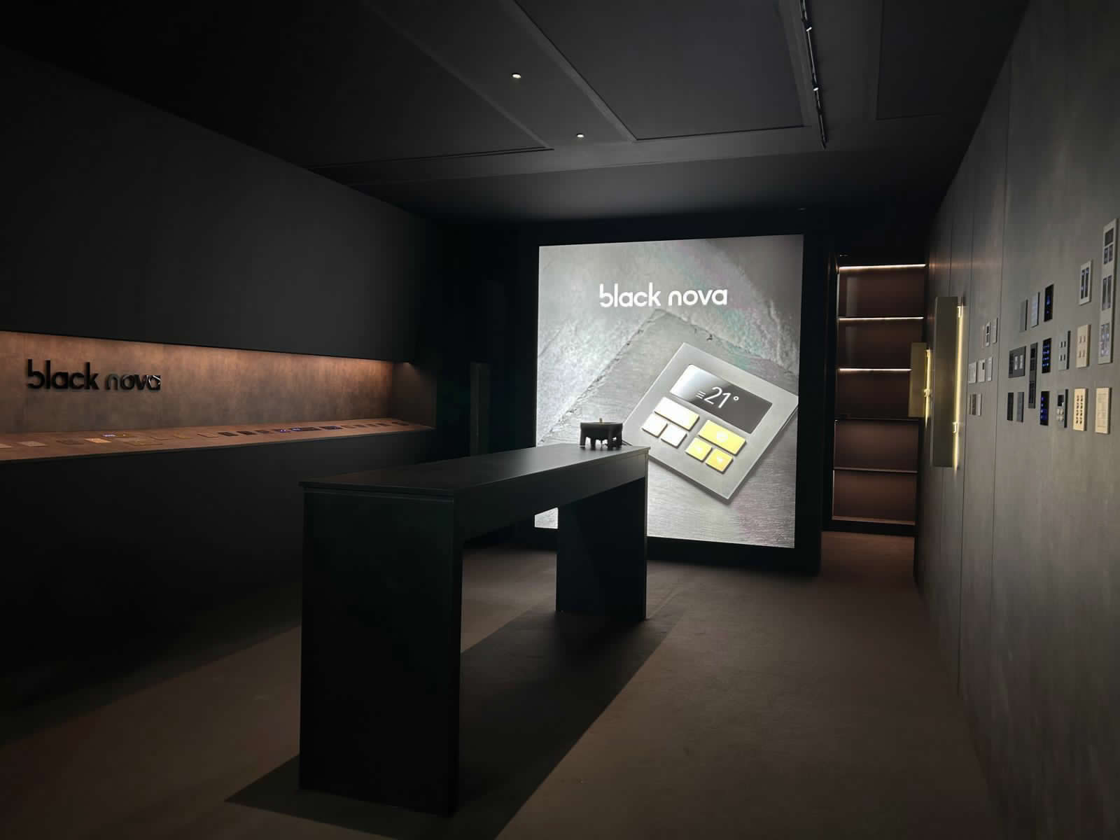 Stand Black Nova — Euroluce 2025 — foto 2
