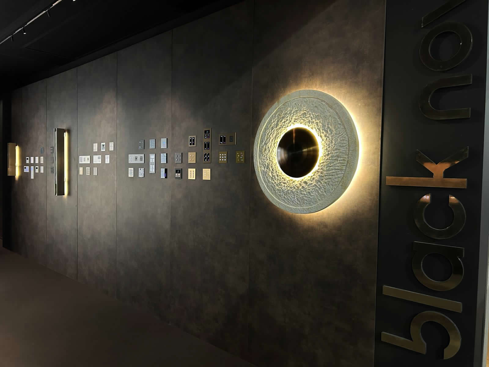 Stand Black Nova — Euroluce 2025 — foto 3
