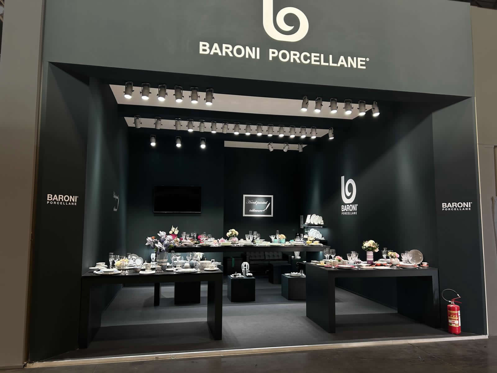 Stand Baroni Porcellane — Salone del Mobile 2025 — allestimento fieristico PSG